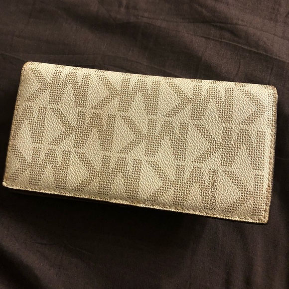 Authentic Michael kors bag and wallet - Picture 3 of 7